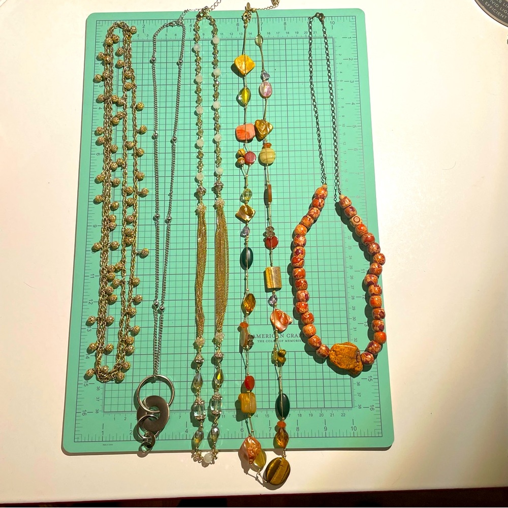 Costume jewelry necklaces. 5 pieces